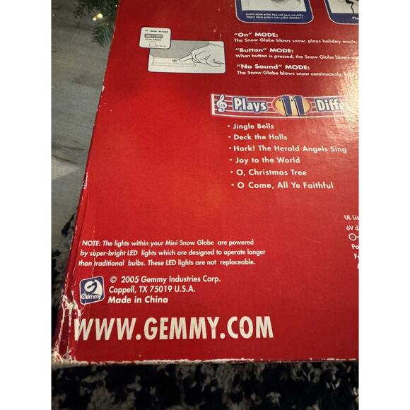 NIB 2005 Gemmy Animated Christmas Table Top 11" Snow Globe With Music & Lights - Picture 11 of 11